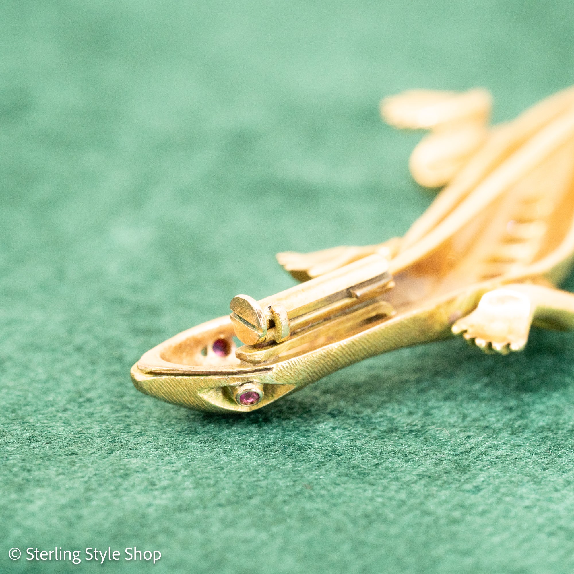 18K Gold Lizard Brooch - Enamel &amp; Rose Cut Diamonds - Ruby-like Eyes