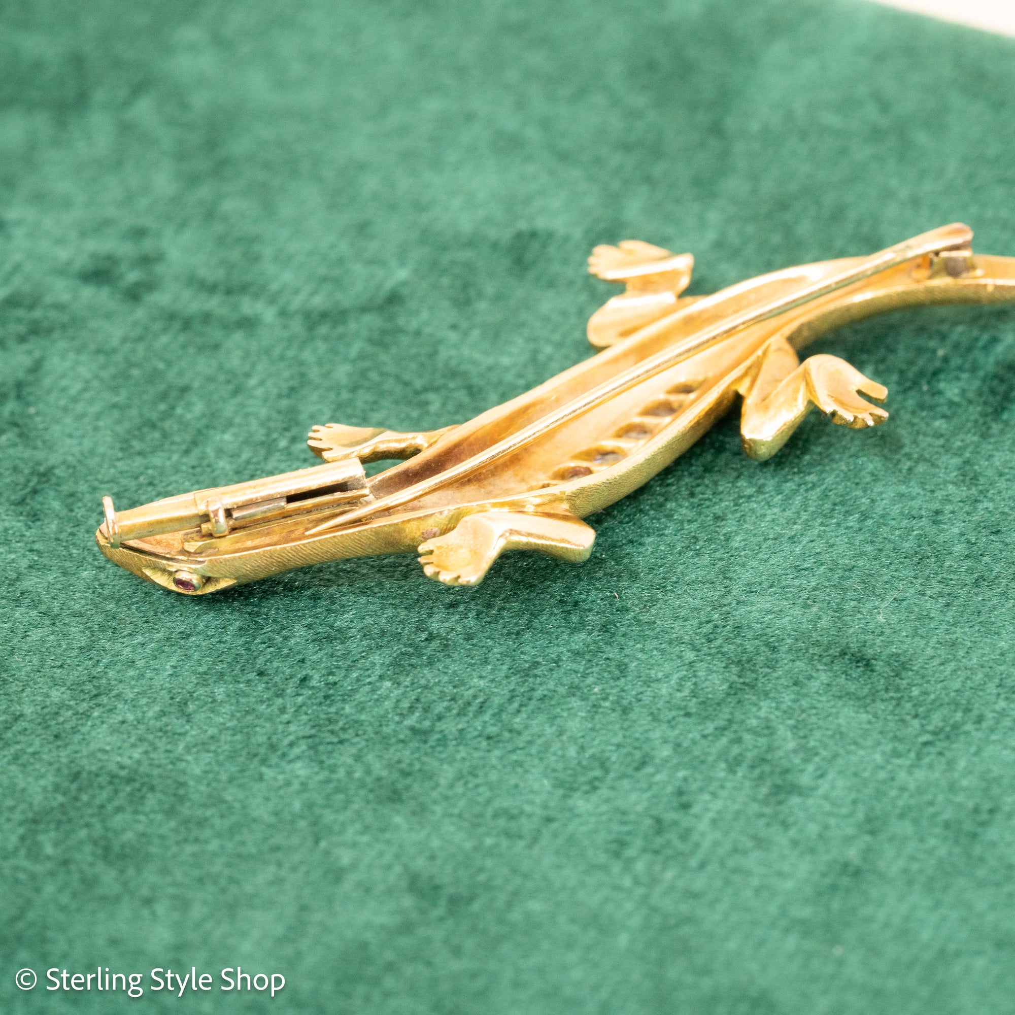 18K Gold Lizard Brooch - Enamel &amp; Rose Cut Diamonds - Ruby-like Eyes