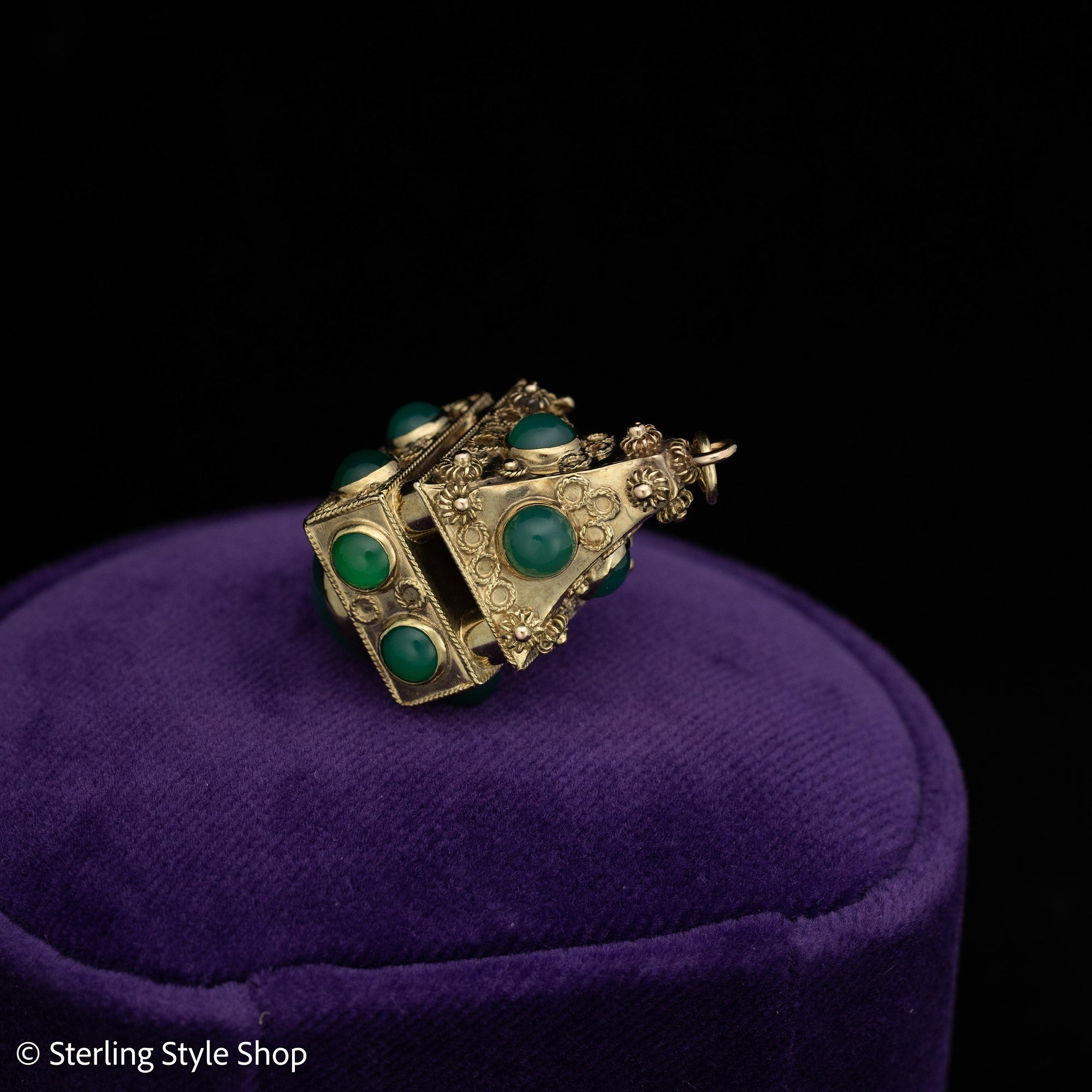 Vintage 18K Chrysoprase fob pendant, 750 Hallmarked